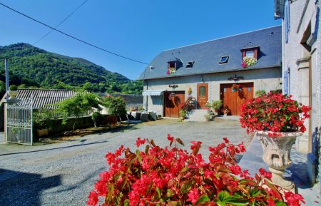 G&icirc;te n&deg;65G033911 Juncalas - Hautes-Pyr&eacute;n&eacute;es - photo