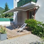 terrasse avec store banne, idéal pour repas à l'extérieur le midi terrasse avec store banne, idéal pour repas à l'extérieur le midi
