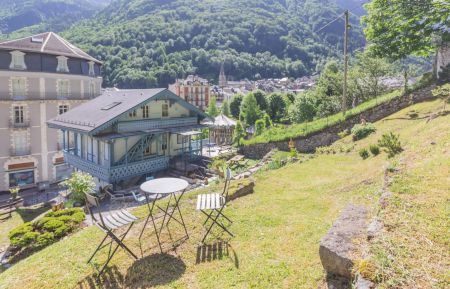 G&icirc;te n&deg;65G152811 Cauterets - Hautes-Pyr&eacute;n&eacute;es - Terrain arri&egrave;re chalet