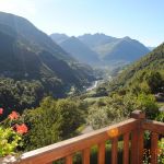 vue sur la Vallée de Luz Saint Sauveur depuis le balcon du gîte vue sur la Vallée de Luz Saint Sauveur depuis le balcon du gîte