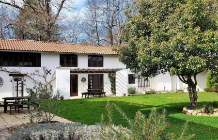 G&icirc;te n&deg;65G309111 Bonnefont - Hautes-Pyr&eacute;n&eacute;es - devant le g&icirc;te