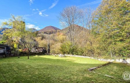 Vue depuis le jardin du gîte Gîte n°65G331211 Hèches - Hautes-Pyrénées - Vue depuis le jardin du gîte