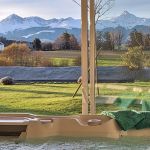 JACUZZI int&eacute;rieur avec vue sur la cha&icirc;ne pyr&eacute;n&eacute;enne.