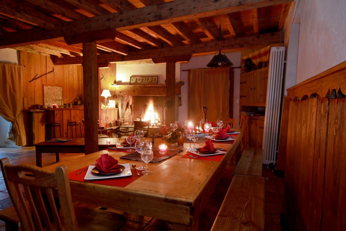 salle a manger , cheminée , table d'hôtes photo 10