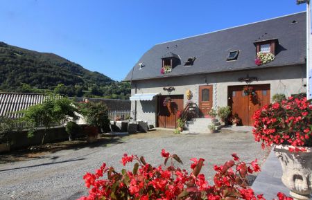 G&icirc;te n&deg;65G033912 Juncalas - Hautes-Pyr&eacute;n&eacute;es - photo